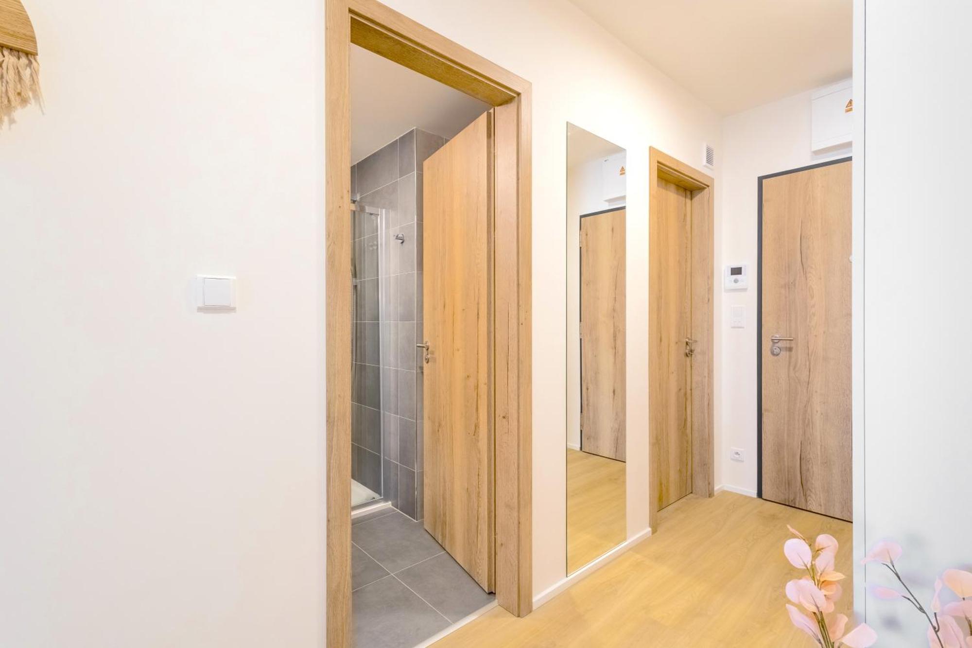 Design Apartment - Balcony, Free Parking, Yoga, 10 Mins To Center, By Gravity Prague Extérieur photo